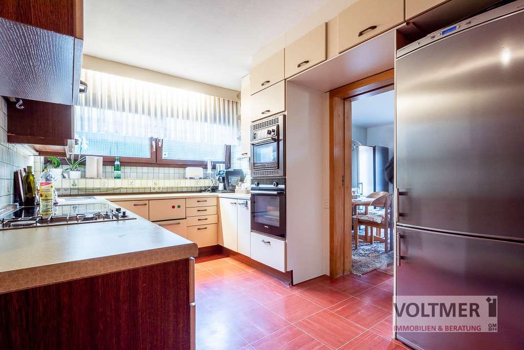 Immobilie in Schiffweiler - CHARAKTER - großzügige Maisonettewohnung mit zwei Garagen und Schwimmhalle in Schiffweiler! - Bild 2