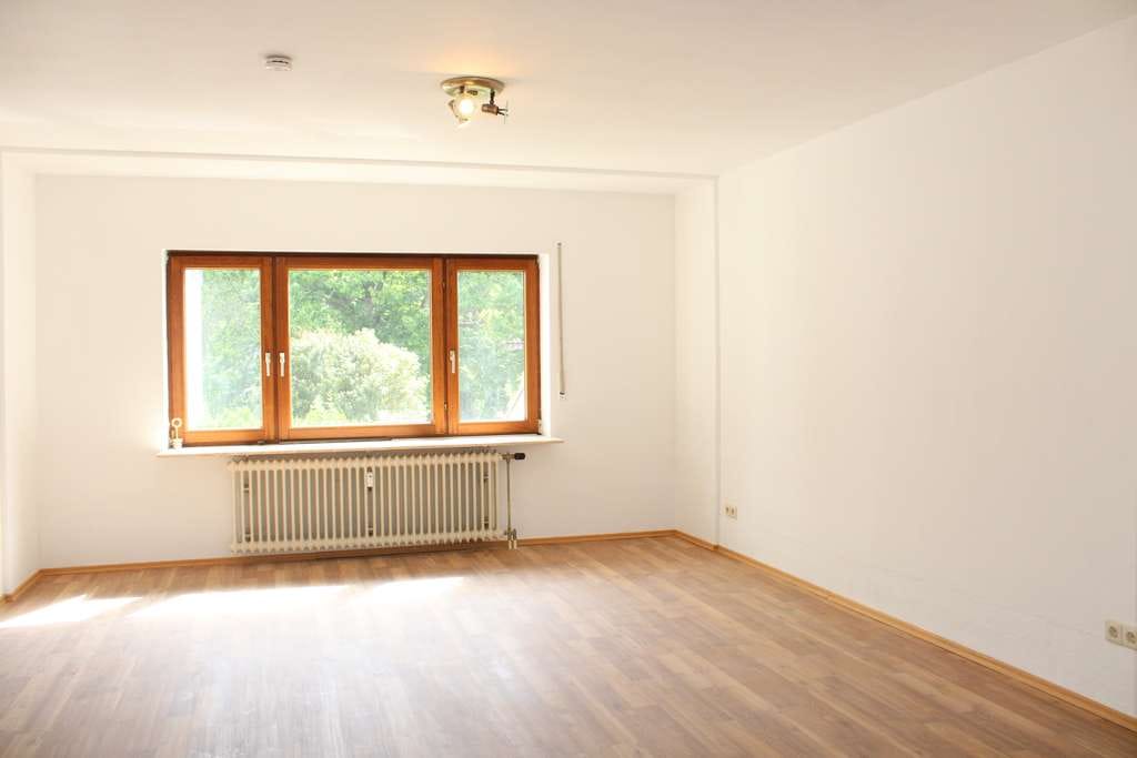 Immobilie in Gernsbach - Einziehen oder vermieten: Freies 1-Zimmer-Apartment mit Aufzug - Bild 4
