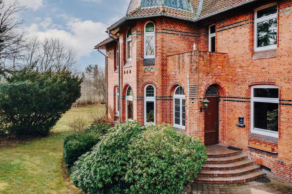 Immobilie in Deutsch Evern - Architektonisches Unikat: Charmante Turmvilla mit weitläufigem Grundstück - Bild 3