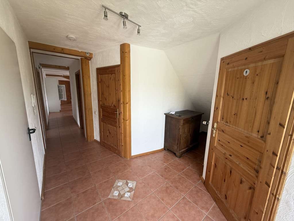Immobilie in Thaleischweiler-Fröschen - Großzügige Dachgeschosswohnung mit zwei Balkonen, Stellplatz und viel Stauraum - Bild 0