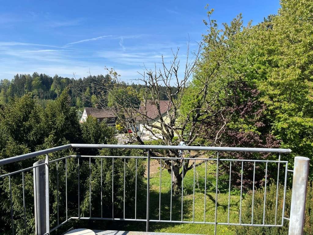 Immobilie in Wasserburg (Bodensee) - Solides Wohnhaus mit Einliegerwohnung, großem Grundstück und Modernisierungschance - Bild 3