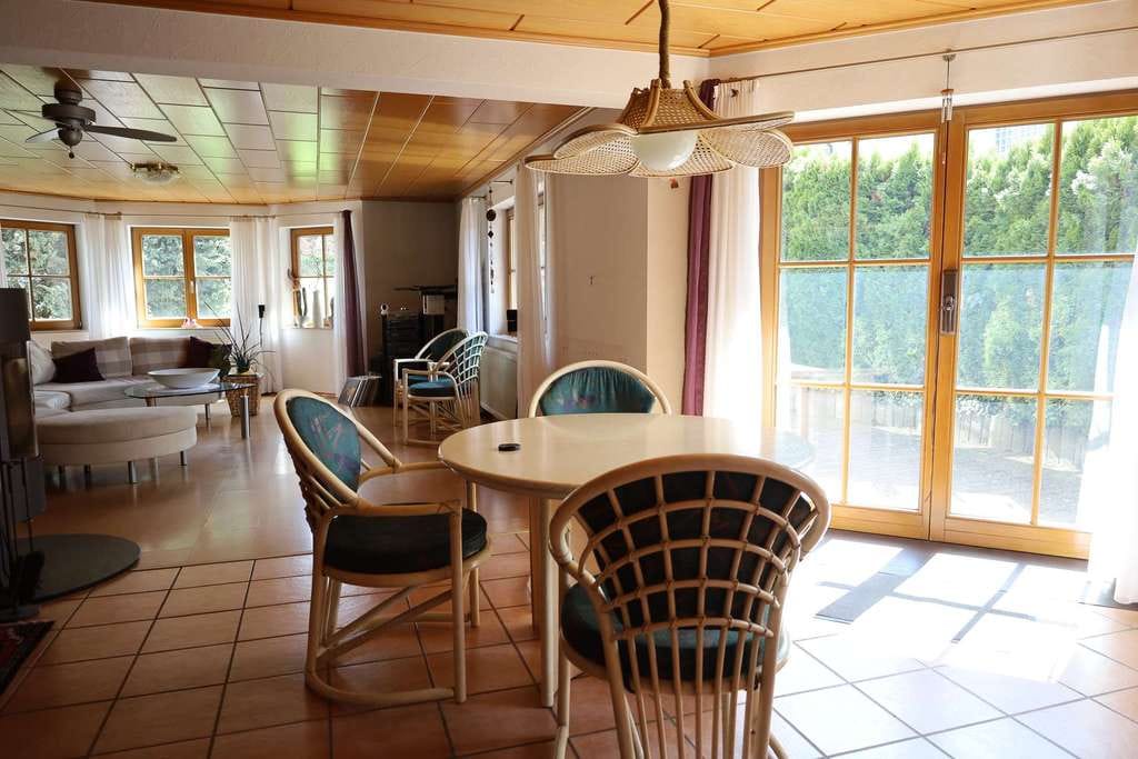 Immobilie in Zimmern unter der Burg - TRAUMHAUS FÜR GENIESSER: großzügig bei Schömberg - Bild 2