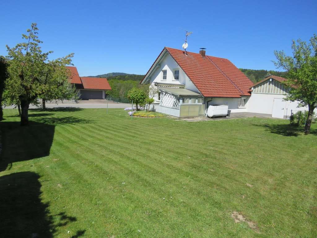Immobilie in Bernried - Einfamilienhaus mit Anbau in ruhiger und unverbaubarer Südwestlage am Ortsrand Nähe Schloss Egg - Bild 2