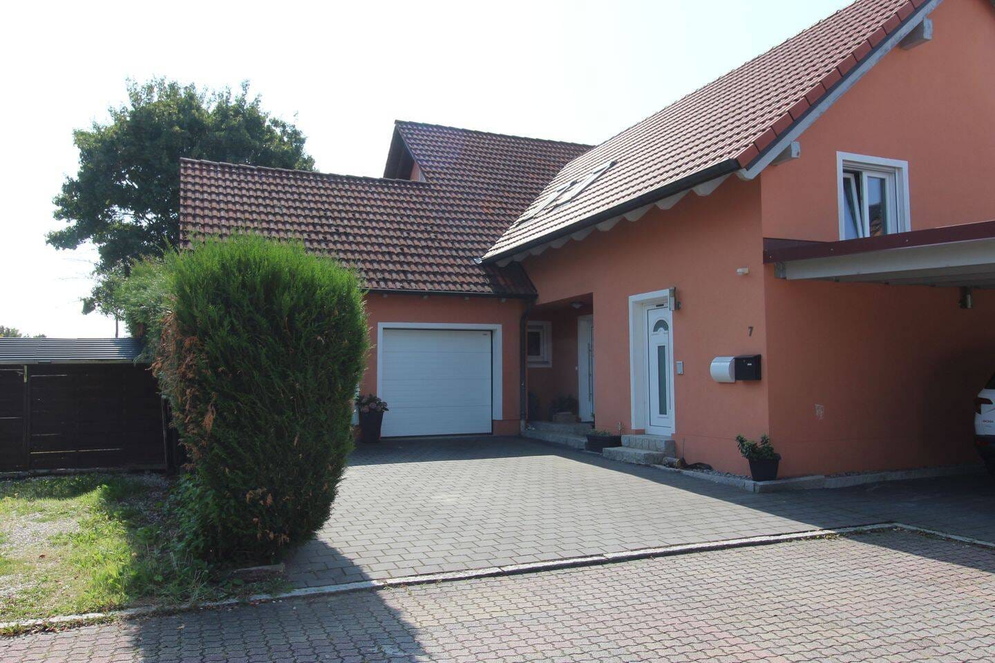 Immobilie in Hagelstadt - Großzügiges Wohnhaus mit 2 WHG - Bild 1