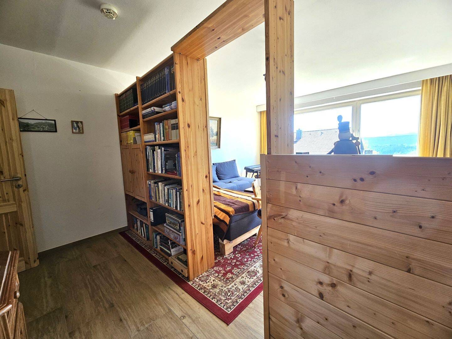 Immobilie in Böbrach - Traumhafte Aussicht & modernes Wohnen im Bayerischen Wald 4-Zimmerwohnung mit Südwestbalkon - Bild 4