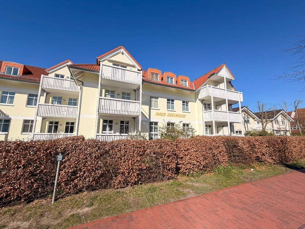Immobilie in Graal-Müritz - Gemütliche Ferienwohnung mit Balkon, Terrasse und Stellplatz - Bild 0