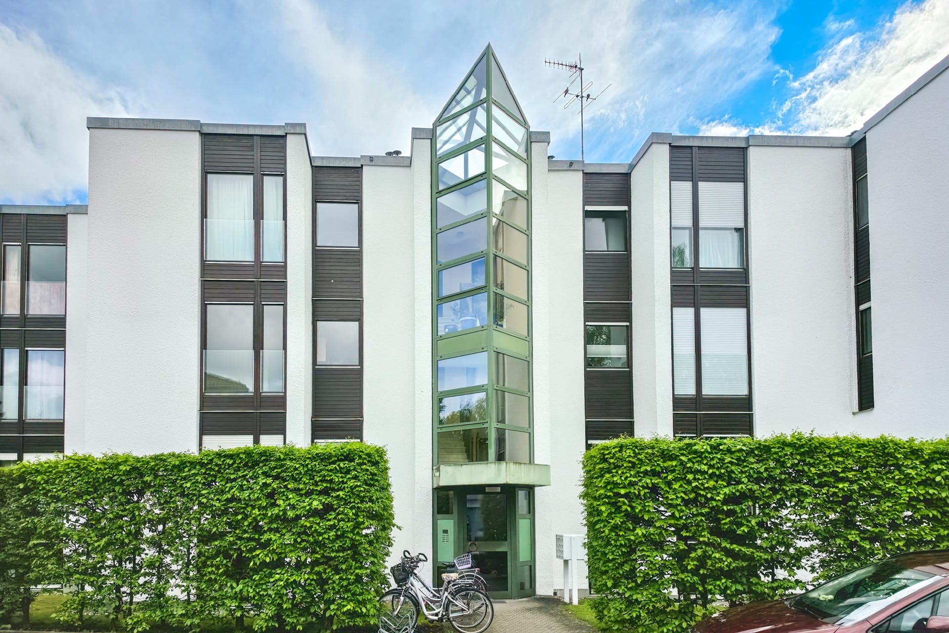 Immobilie in Eichenau - AIGNER - Helle 3-Zimmer-Wohnung mit zwei Balkonen und perfekter Anbindung in Eichenau - Bild 1