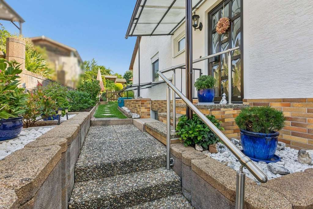 Immobilie in Pohlheim - Gepflegte Doppelhaushälfte in ruhiger Feldrandlage mit Pool und Garten - Bild 2