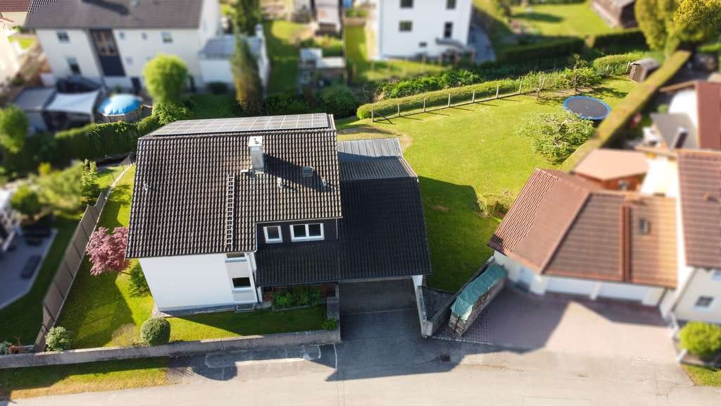 Immobilie in Neuötting - Familienparadies mit großem Garten & Bachzugang – Viel Platz zum Leben und Wohlfühlen - Bild 0