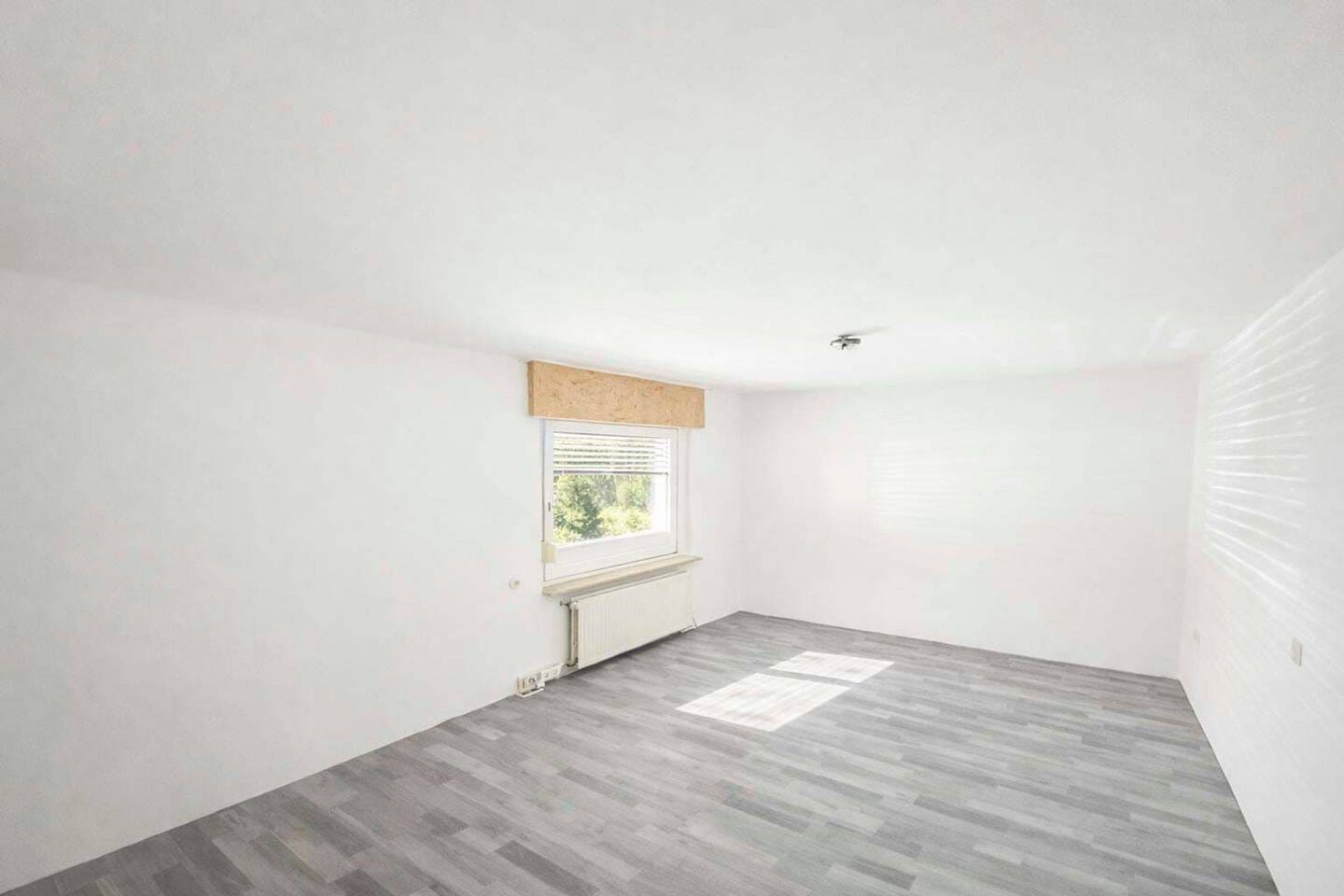 Immobilie in Wadersloh - Sanierungsprojekt mit Substanz: Zweifamilienhaus mit Ausbaureserve und großem Potenzial in Wadersloh - Bild 1