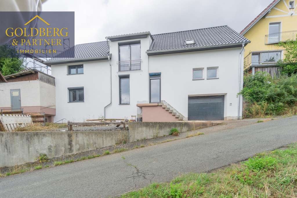 Immobilie in Frankenberg -     Neubau 2024 – Stilvolle Architektur mit zusätzlichem Wohnpotenzial - Bild 1