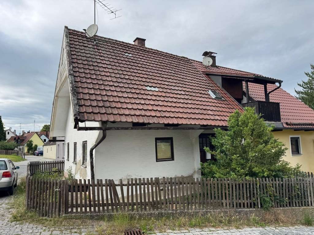 Immobilie in Pfeffenhausen - Kapitalanlage in Pfeffenhausen - Vermietete Doppelhaushälfte mit Perspektive - Bild 1