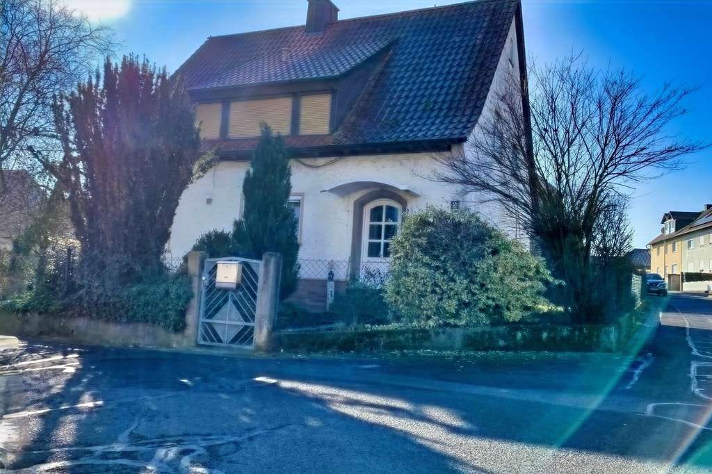 Immobilie in Geldersheim - Zweifamilienhaus in Geldersheim mit Nebengebäuden - Bild 2