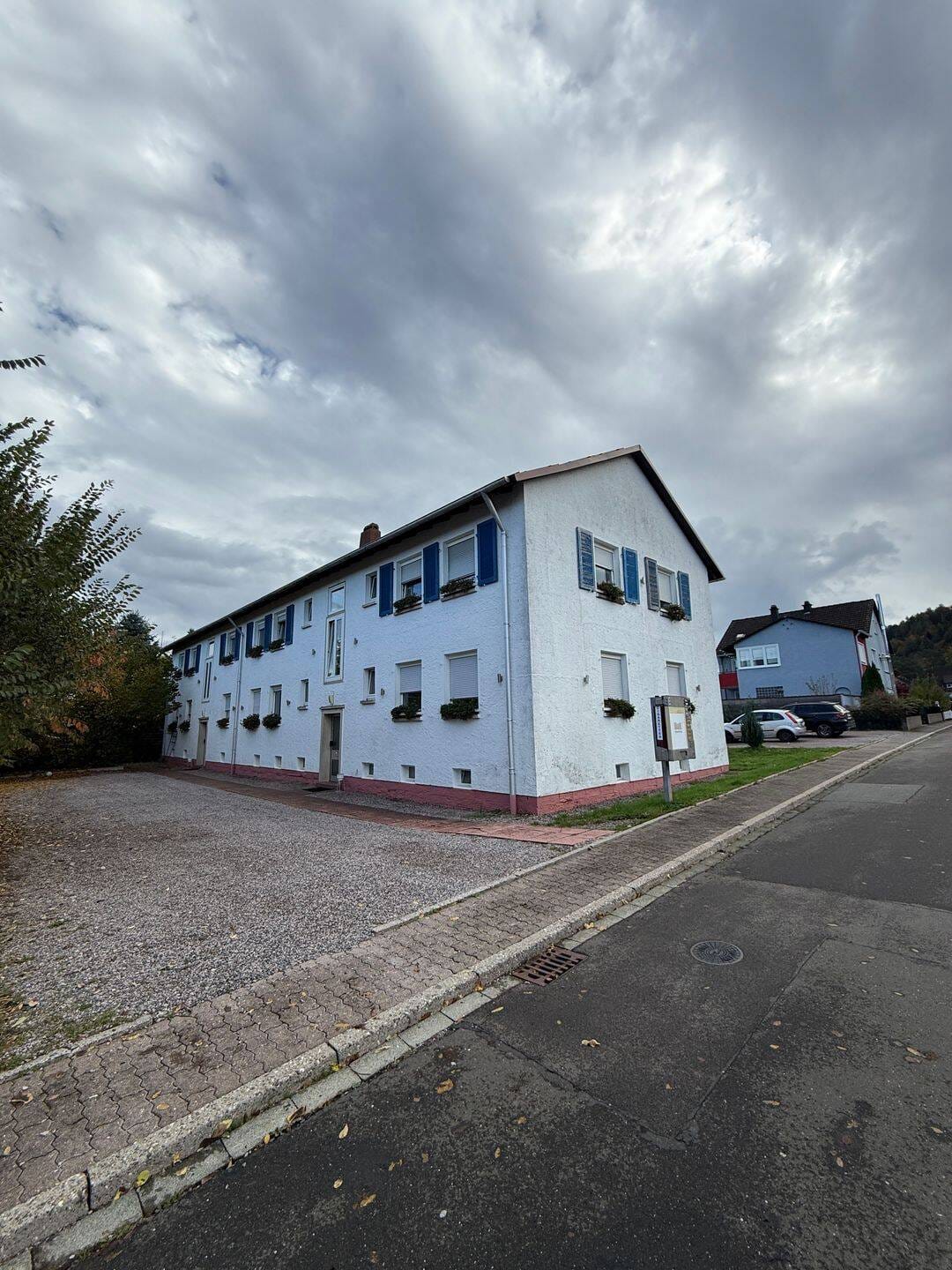 Immobilie in Münchweiler an der Rodalb - Freistehendes saniertes Mehrfamilienhaus - Bild 0
