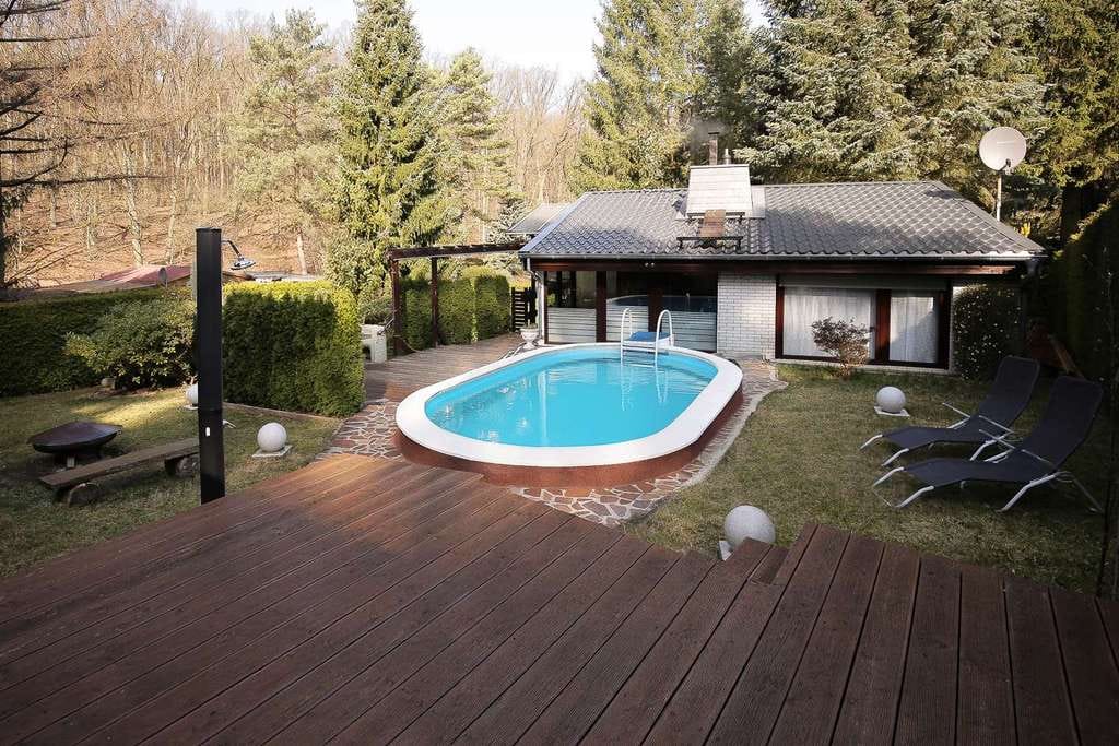 Immobilie in Schwielowsee - Urlaubsgefühl das ganze Jahr: Traumhafter Bungalow mit Pool und Gartenparadies - Bild 1