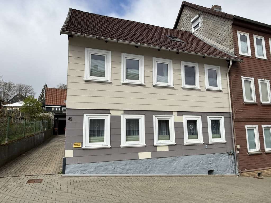 Immobilie in Clausthal-Zellerfeld - Schönes, saniertes 2-Familien Haus in Clausthal mit Garten, Garage und einem bestehendem Wohnrecht - Bild 2