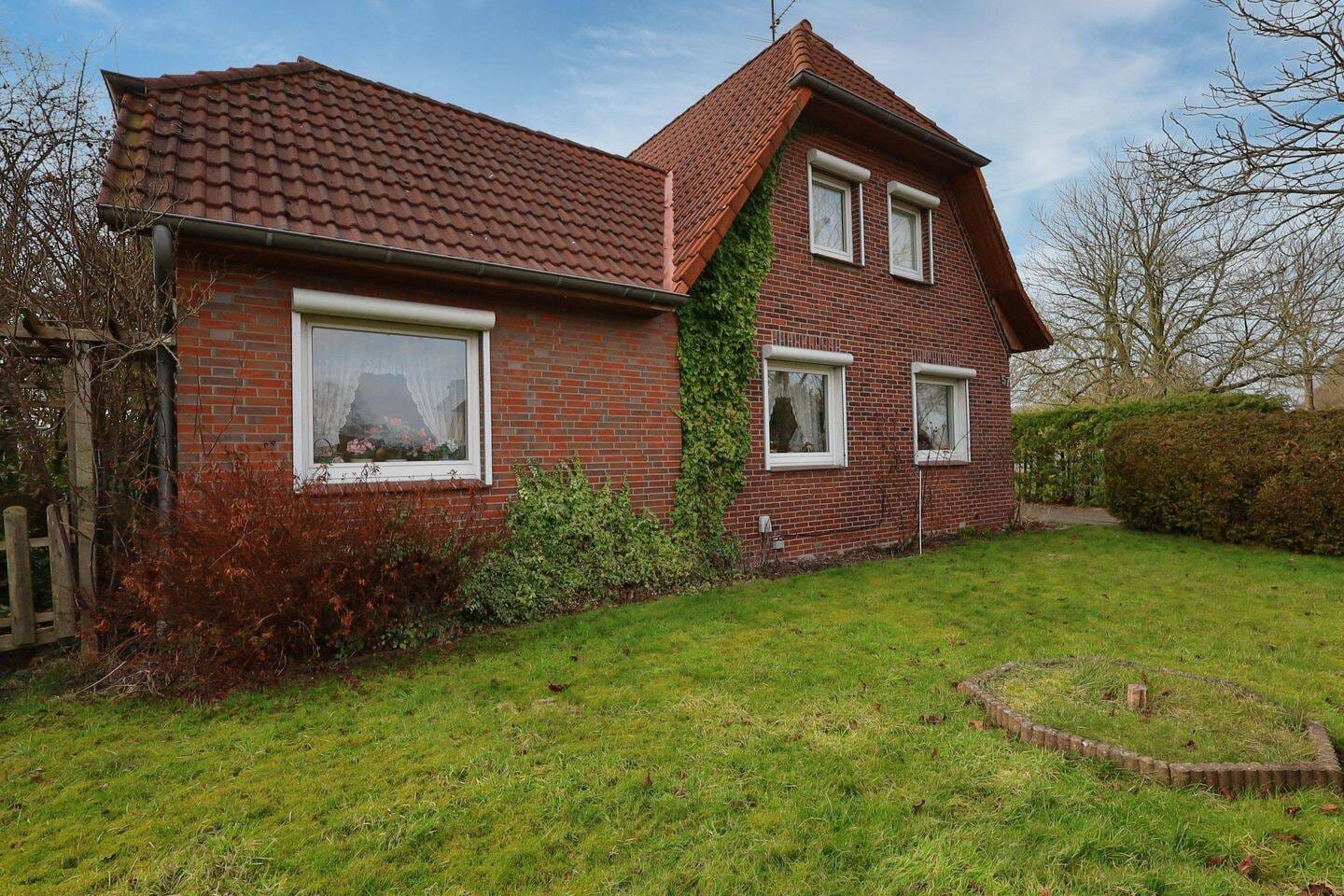 Immobilie in Nordenham - Freistehendes Einfamilienhaus mit Wintergarten, Sauna und viel Potenzial in Nordenham-Phiesewarden - Bild 1