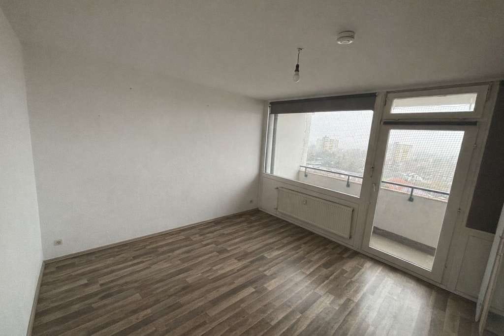 Immobilie in Erftstadt - Helle 2-Zimmer Wohnung im 10. OG mit Balkon in Erftstadt - Bild 1