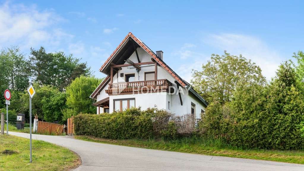 Immobilie in Aldersbach - Familienhaus mit großem Grundstück, Wintergarten und Photovoltaikanlage 
 - Bild 0