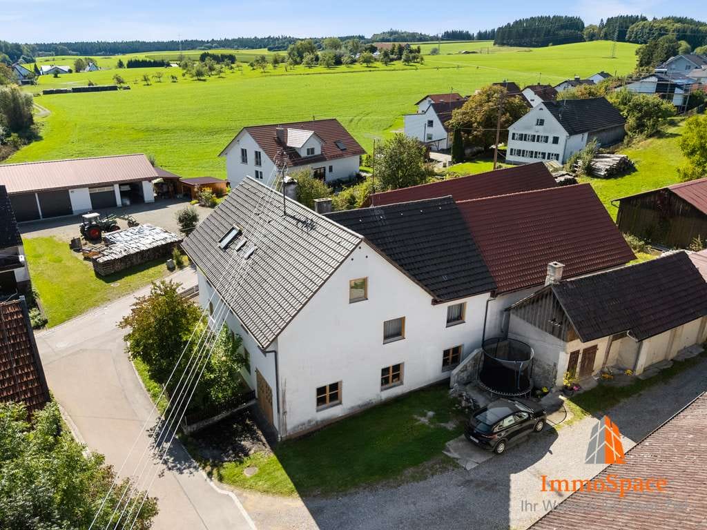 Immobilie in Aichen - *** GROßZÜGIGES ZWEIFAMILIENHAUS MIT GÄSTEHAUS/SCHREINEREI/GARAGEN UVM! *** - Bild 2