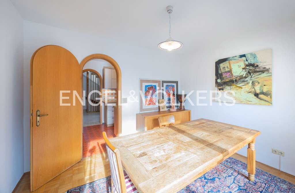 Immobilie in Grafrath - Großzügig Wohnen auf 209m²: Einfamilienhaus mit hellem Souterrain-Apartment - Bild 1