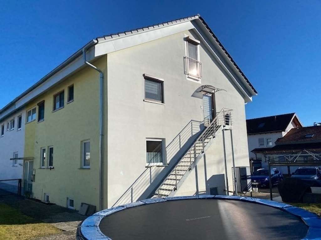 Immobilie in Pfullendorf - Modernisierte Doppelhaushälfte mit zwei großzügigen Wohnungen
Wohnen auf drei Ebenen - Bild 0