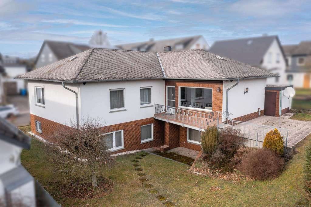 Immobilie in Altweidelbach - Großzügiger Bungalow mit Garage, möglicher Einliegerwohnung und pflegeleichter Grünfläche - Bild 4