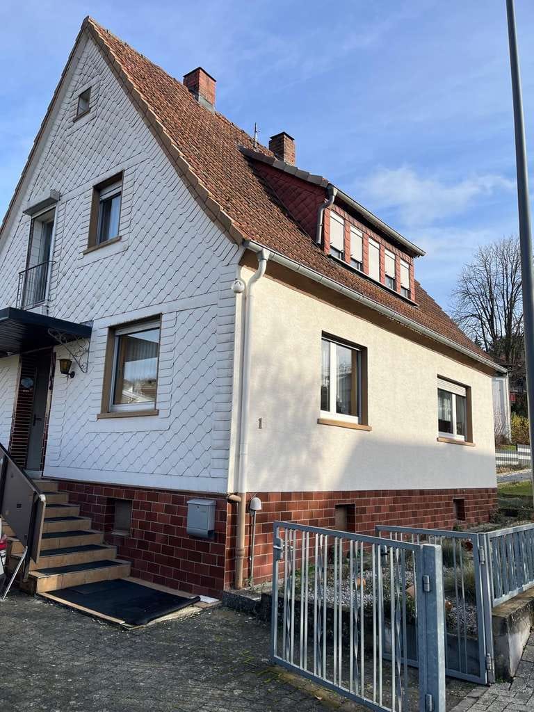 Immobilie in Löhnberg - Solides Einfamilienhaus mit Garten in ruhiger Lage - Bild 0