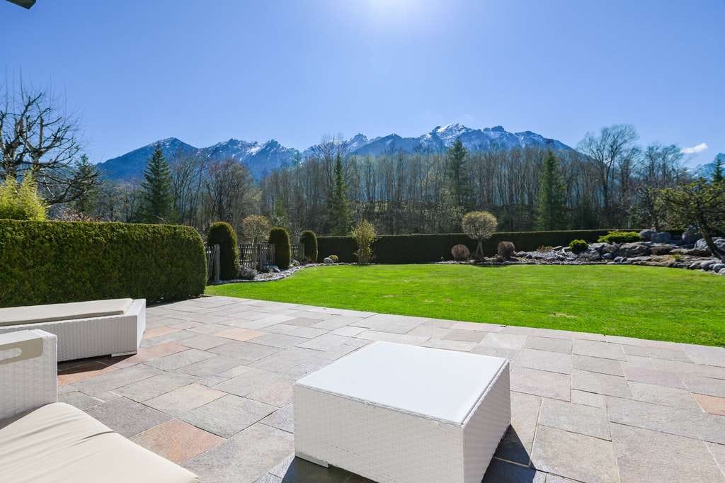 Immobilie in Wallgau - Lichterfülltes, großzügiges Wohnen mit Bergpanorama, Wintergarten und Wellness - Bild 1