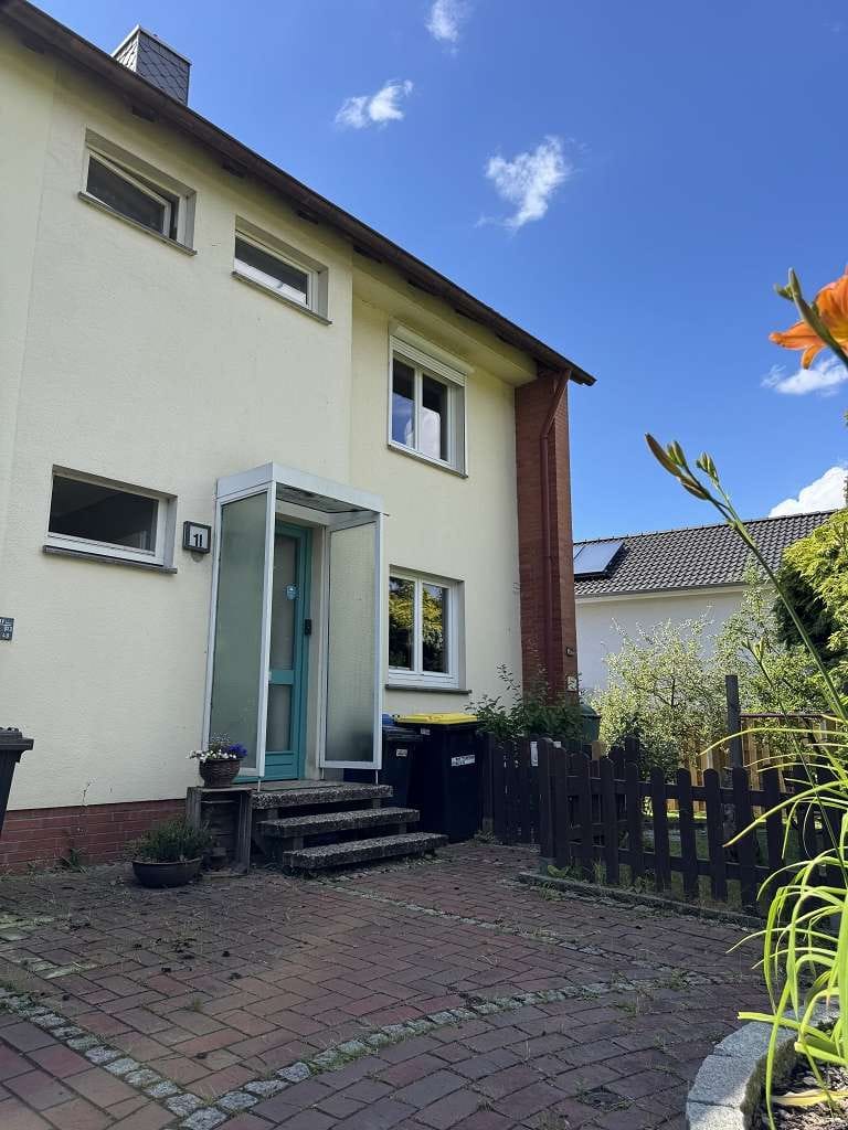Immobilie in Neu Wulmstorf - +++ großzügiges 6-Zimmer-Endreihenhaus mit Vollkeller, 2 Bädern und Garage +++ - Bild 1