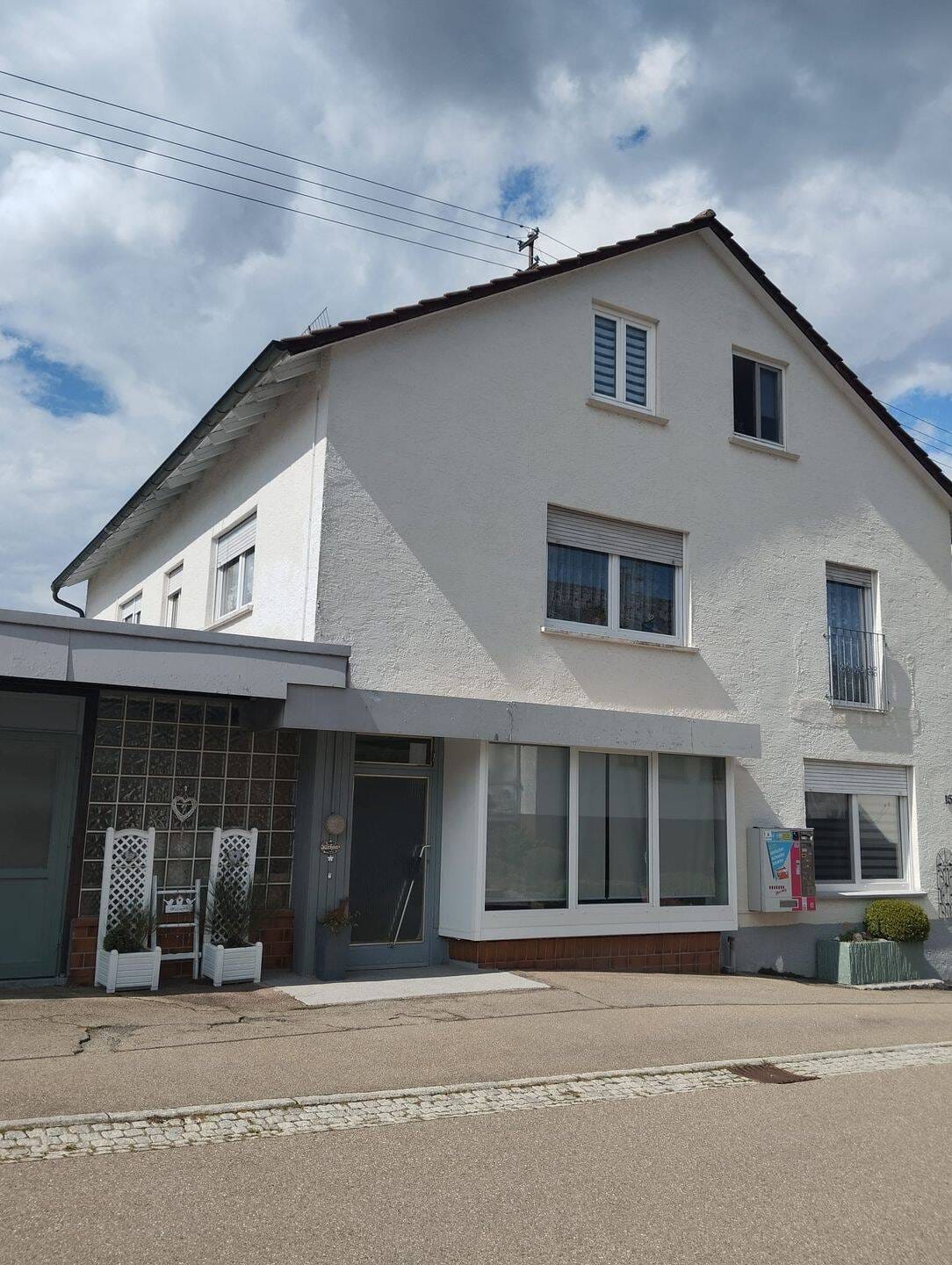 Immobilie in Gosheim - 2,5-Zimmer Wohnung mit großer Lager- bzw. Gewerbefläche - Bild 0