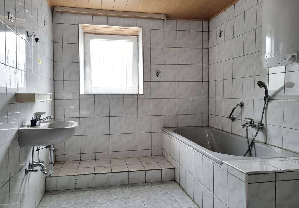 Immobilie in Burgsalach - Charmantes Einfamilienhaus mit großem Grundstück in ruhiger Lage von Burgsalach - Bild 1