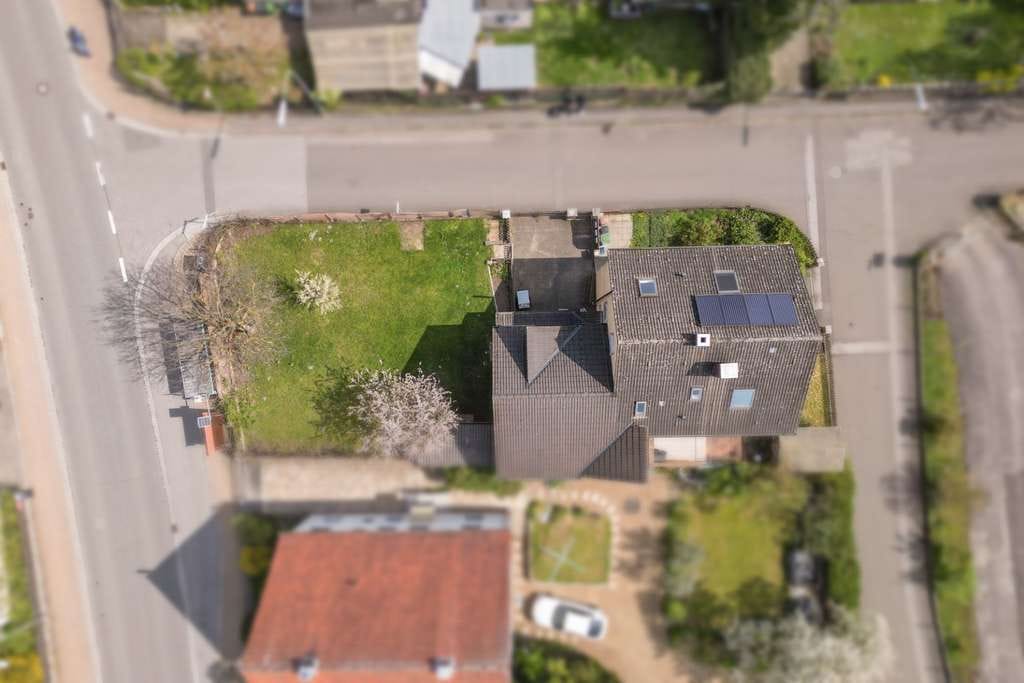 Immobilie in Oberhaid - Attraktives Dreiparteienhaus mit großzügigem Grundstück in Oberhaid - Bild 2