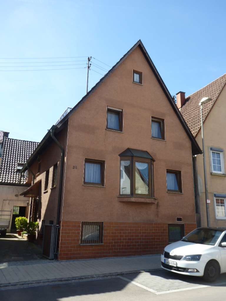 Immobilie in Benningen am Neckar - Einfamilienhaus mit Scheune / kleine Werkstatt (kein Garten) Hobbyräume - Bild 0