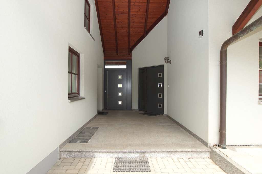 Immobilie in Pilsach - Charmantes Einfamilienhaus mit Gartenidylle und viel Platz für die Familie - Bild 1