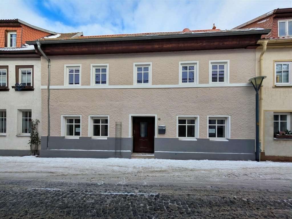 Immobilie in Harzgerode - Modernisiertes Familienhaus mit großzügiger Wohnfläche - Bild 0