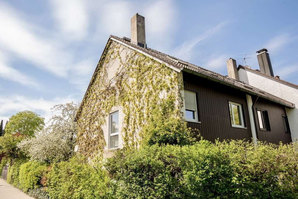 Immobilie in Höhenkirchen-Siegertsbrunn - Familienfreundliches Reihenendhaus in ruhiger Wohnlage mit perfekter Anbindung - Bild 0