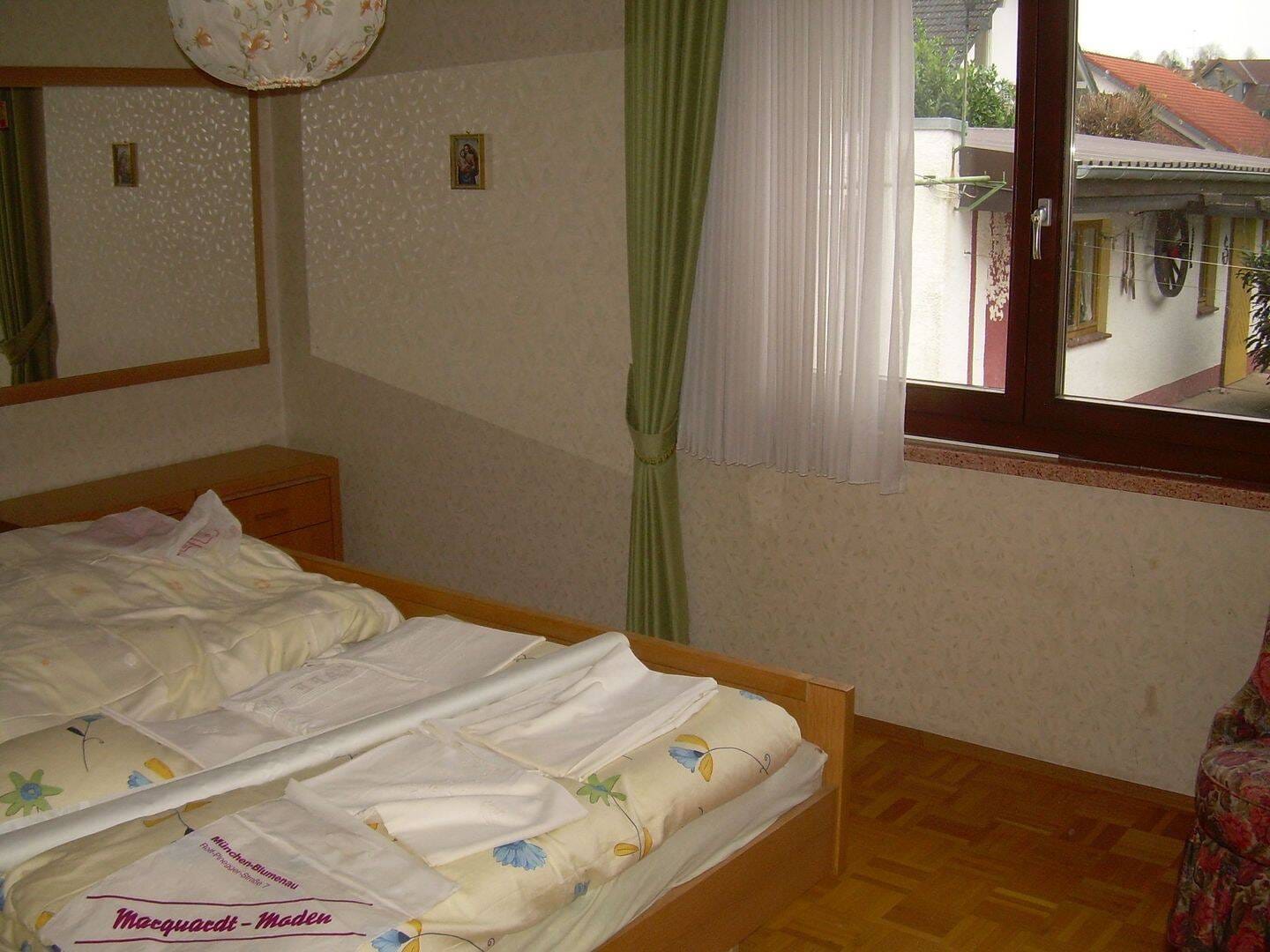 Immobilie in Ortenberg - Großzügiges 1 - 2 Familienhaus mit gr. Garten in schöner Wohnlage - Bild 4