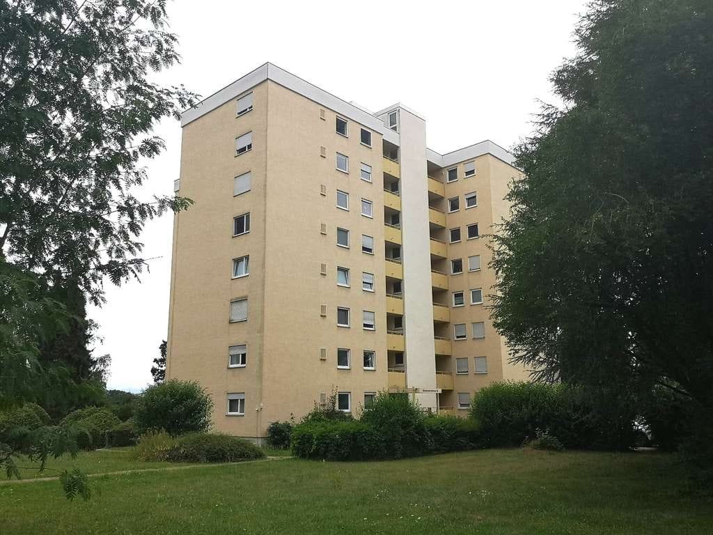 Immobilie in Kressbronn am Bodensee - Für Handwerker: Renov.bed., leerstehende 4,5-Zi.-Whg. (5.OG, Aufzug) mit Garage und toller Sicht - Bild 4