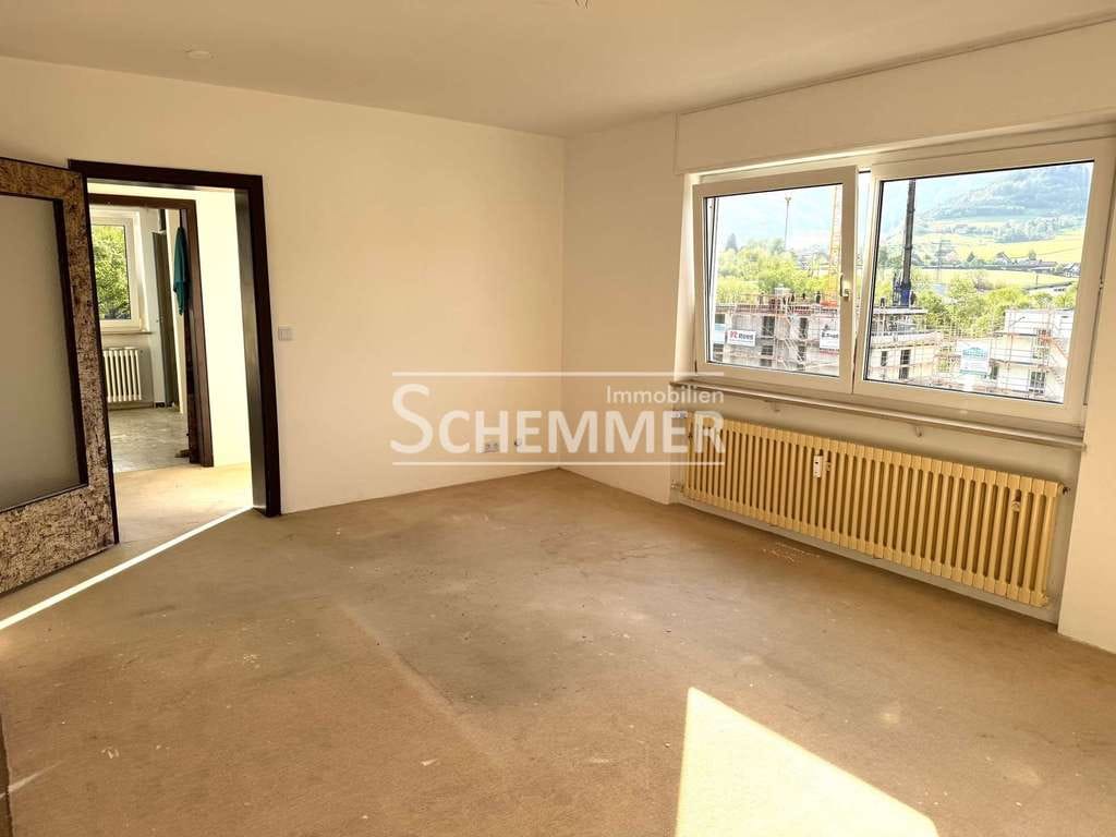 Immobilie in Waldkirch - Waldkirch-Kollnau ++ Rohdiamant: 2-Zi.-Whg. wartet auf neue Ideen - Bild 1
