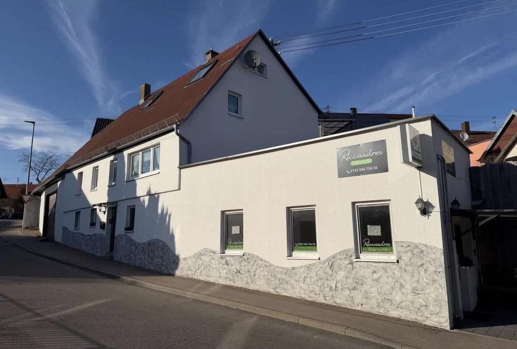 Immobilie in Steinheim am Albuch - Einfamilienhaus mit Gewerbeeinheit und Scheune - Bild 0