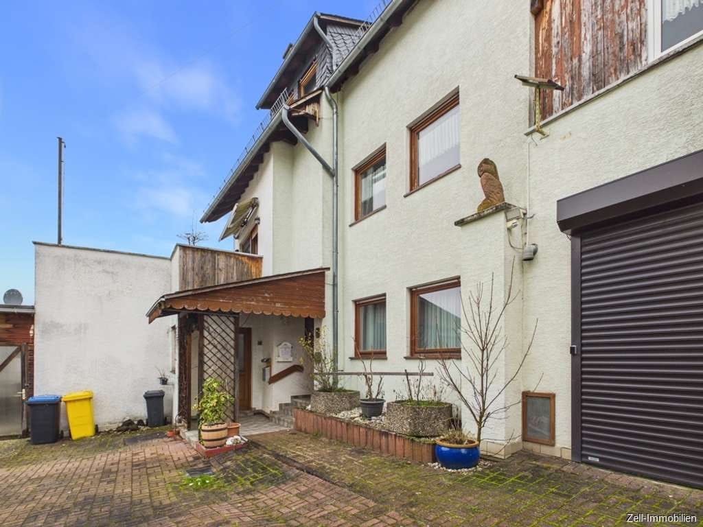 Immobilie in Bornich - Einfamilienhaus mit Garage, Werkstatt und Einliegerwohnung in Bornich zu verkaufen - Bild 0