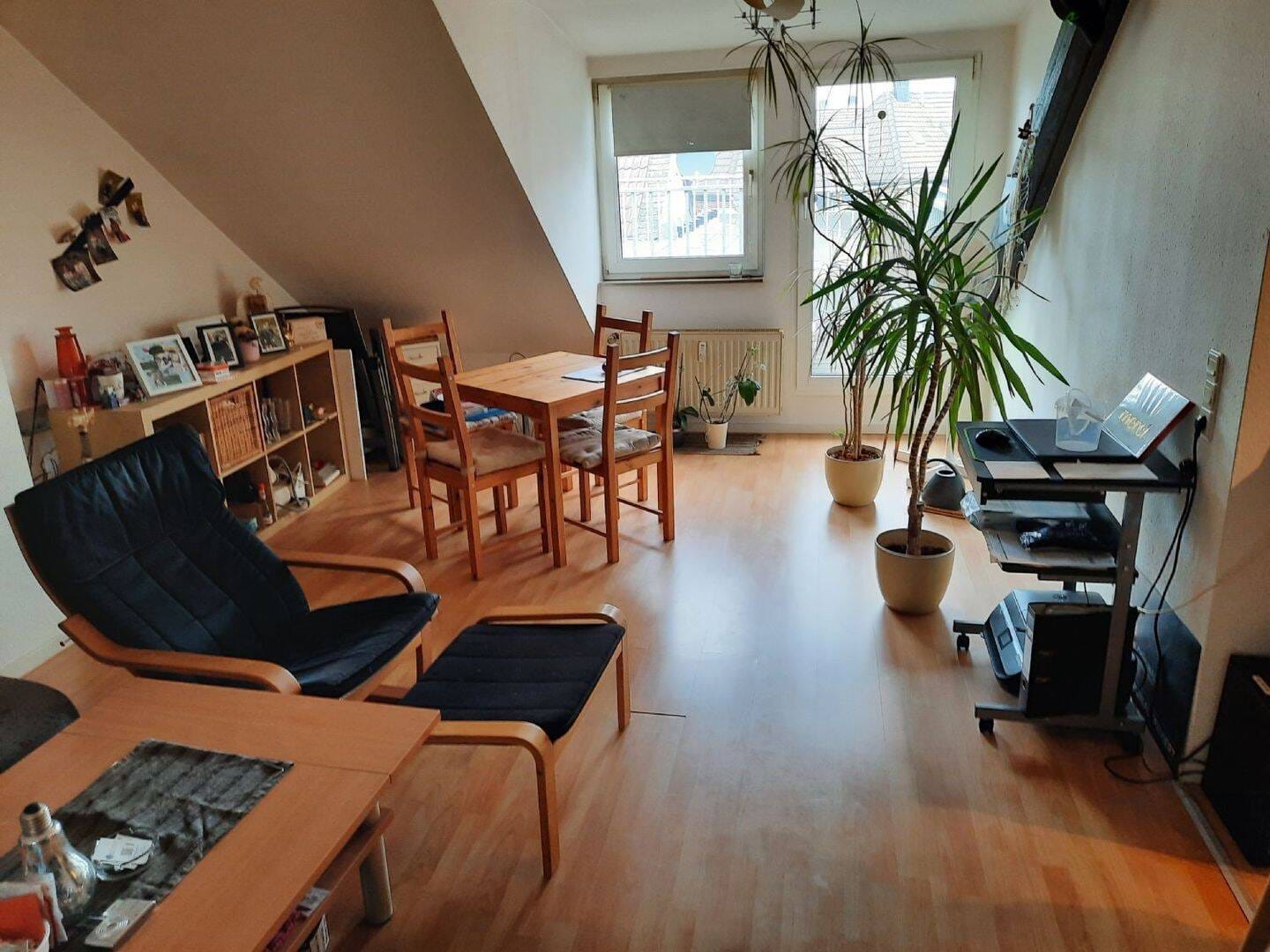 Immobilie in Tönisvorst - Vermietete Terrassen-Dachgeschosswohnung im Dreifamilienhaus in St.Tönis zu verkaufen. - Bild 1