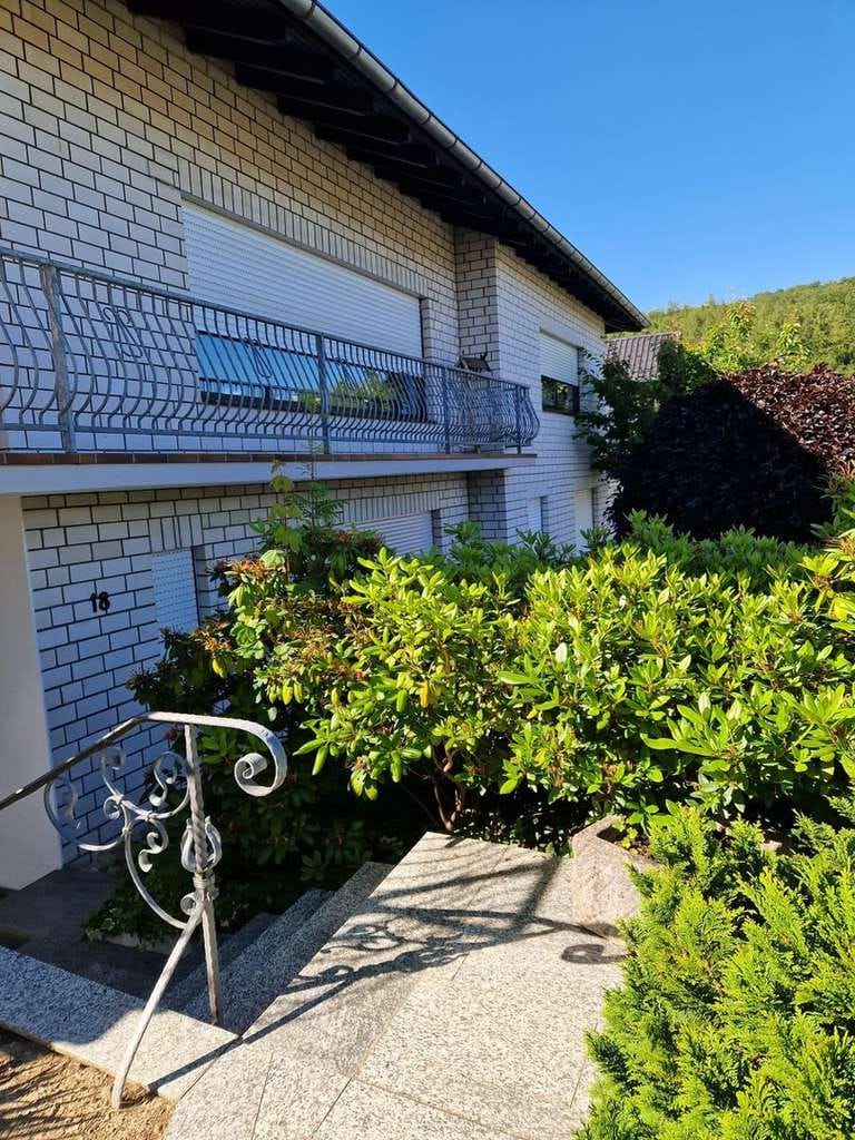 Immobilie in Mengerskirchen - Großzügiges Einfamilienhaus mit Einliegerwohnung in toller Lage - Bild 4