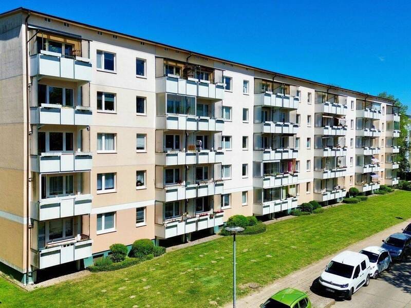 Immobilie in Ziesendorf - Attraktive ca. 60 m² 3-Zimmer-Wohnung mit Südbalkon in der Rostocker Südstadt! - Bild 0