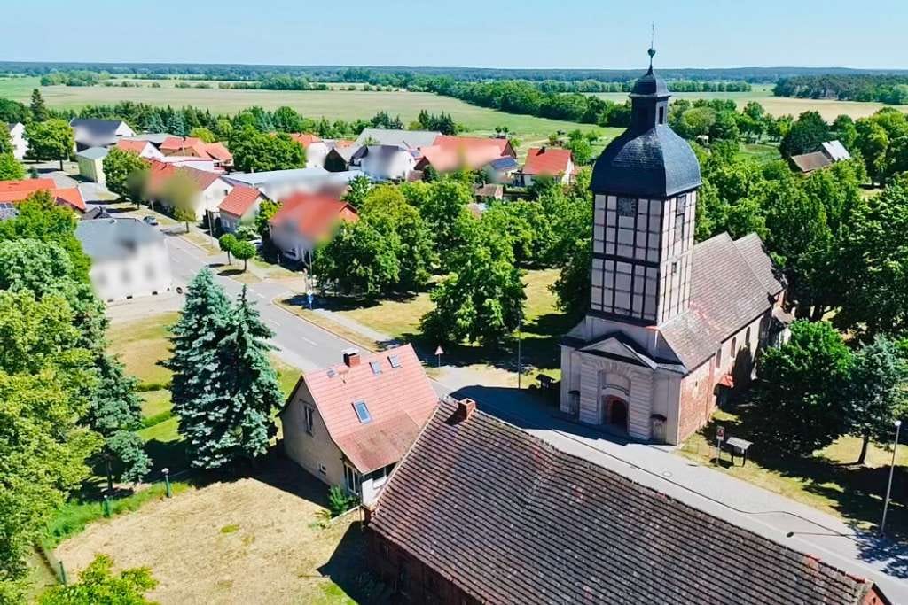 Immobilie in Wust-Fischbeck - Rohbau-Einfamilienhaus + denkmalgeschützter Pferdestall – ideal für Selbermacher - Bild 0