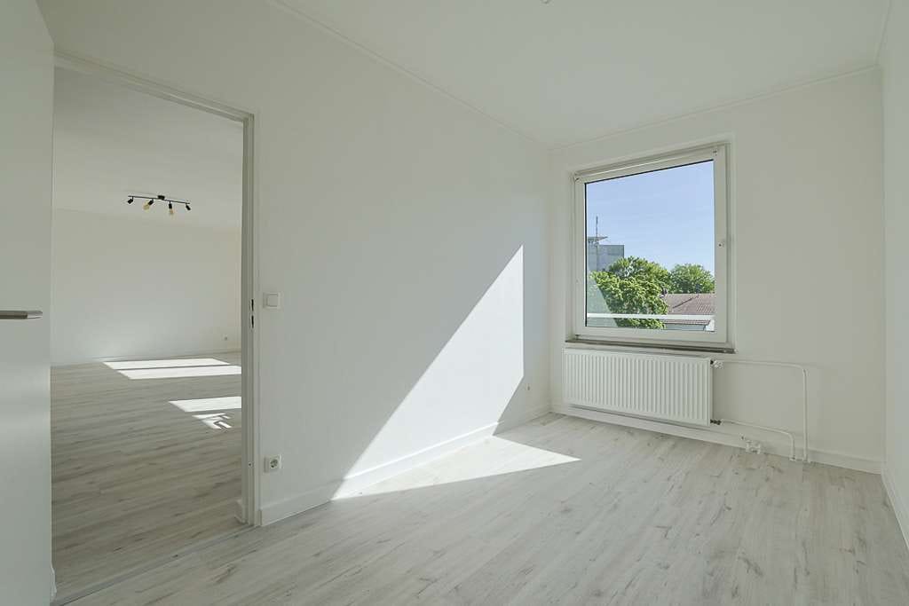 Immobilie in Schwalbach - Modernisierte 4-Zimmer-Wohnung mit Balkon in Schwalbach am Taunus - Bild 4
