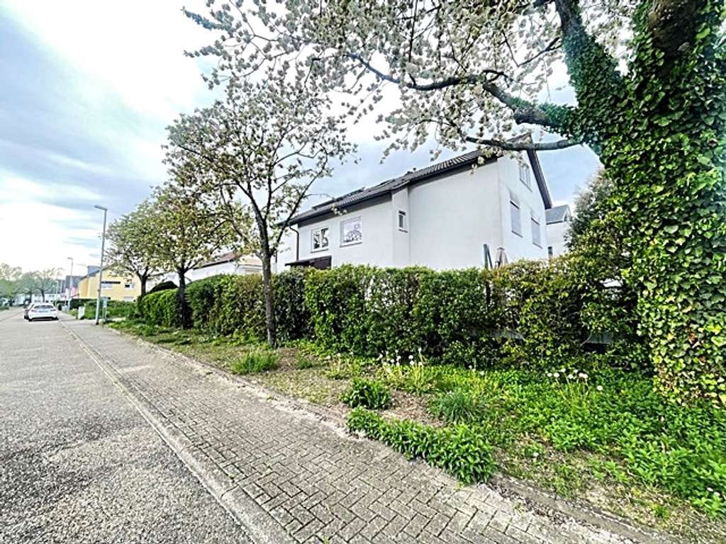 Immobilie in Rastatt - Vier-Zimmer-Wohnung mit Garten und Garage in Rastatt-Rheinau - Bild 4