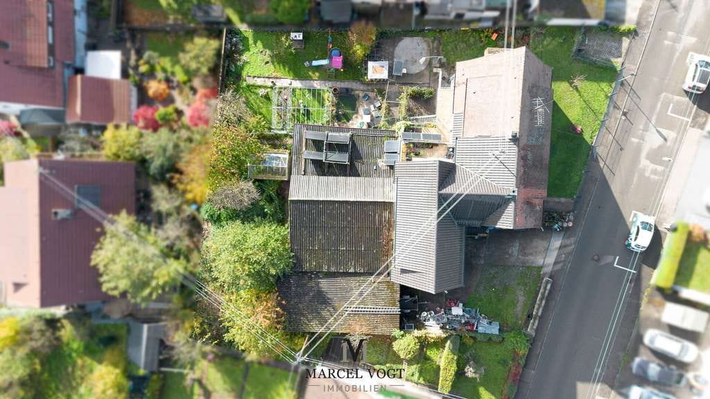 Immobilie in Filderstadt - Zweifamilienhaus mit großem Grundstück und vielseitigem Potenzial in Filderstadt-Plattenhardt - Bild 4