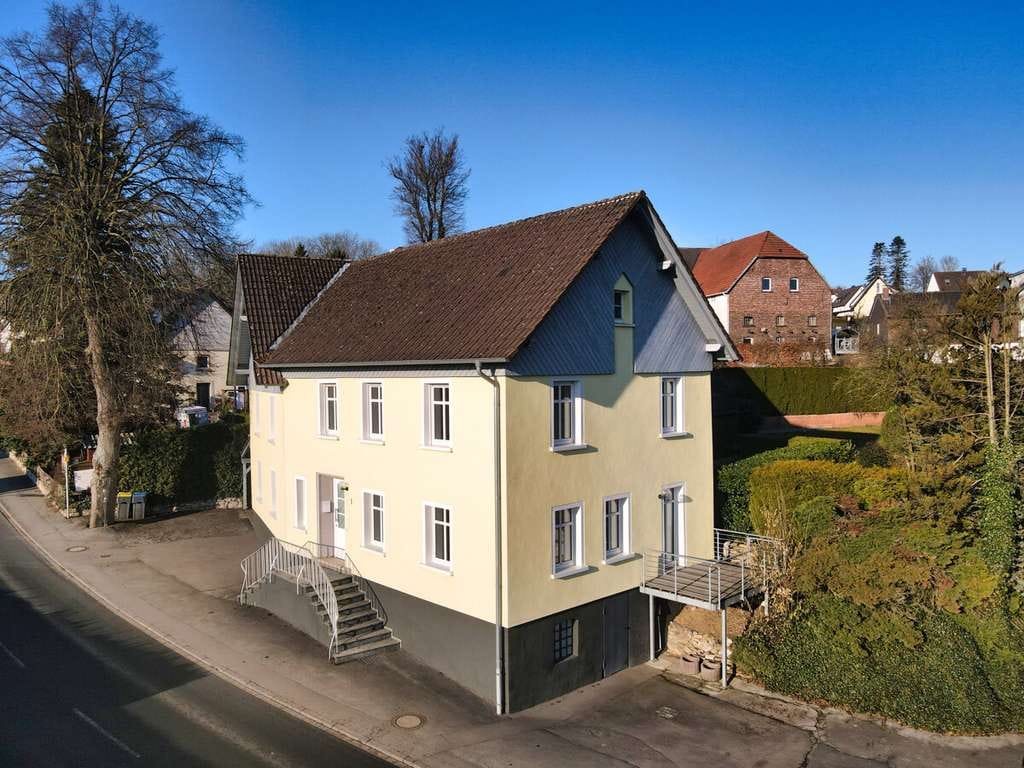 Immobilie in Balve - VR IMMO: Aus Gaststätte wird Wohnhaus – Solides Zweifamilienhaus nach kompletter Sanierung. - Bild 3